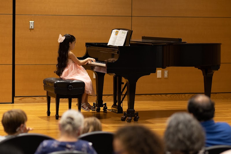 Music on Magnolia - Photo 3