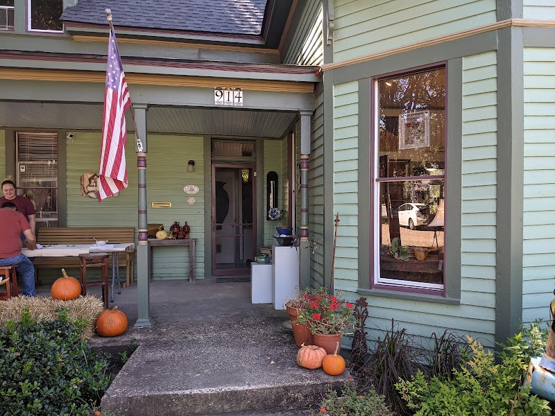 Holman Pottery - Photo 1