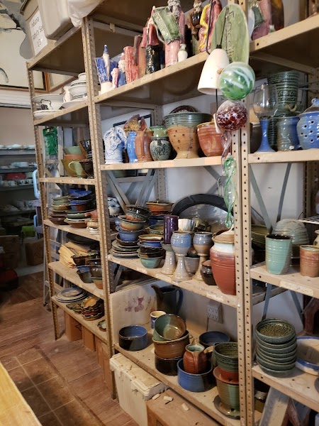 Holman Pottery - Photo 2