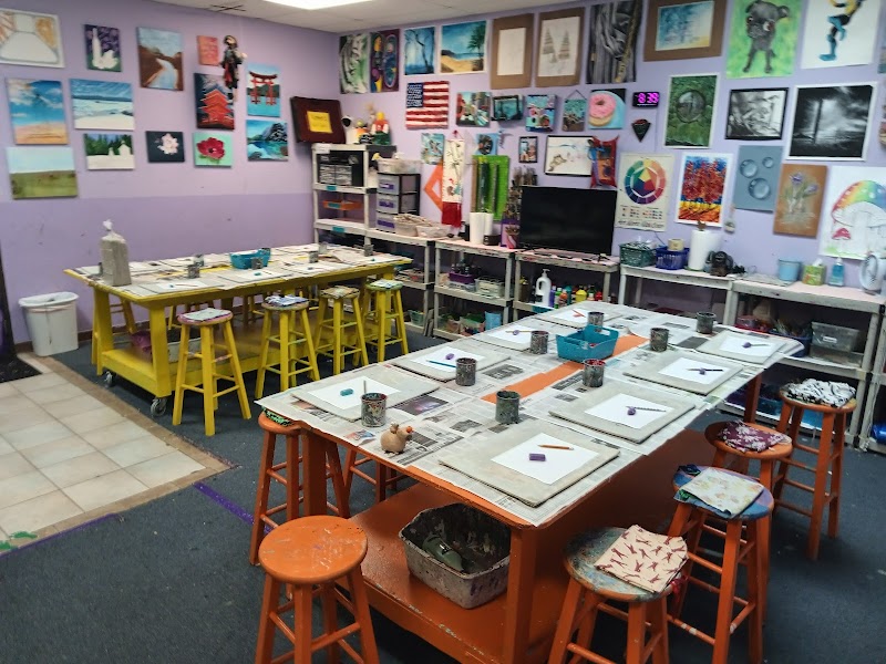 J's Art Studio - Photo 1